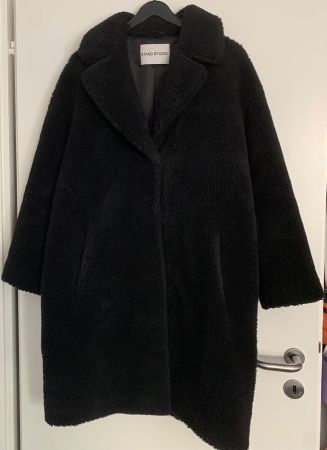 Stand Studio Mantel Grösse M / L schwarz Teddy Stoff
