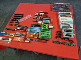 Grosses Märklin Eisenbahn LOT HO 15 Loks, 56 Wagen +Schienen