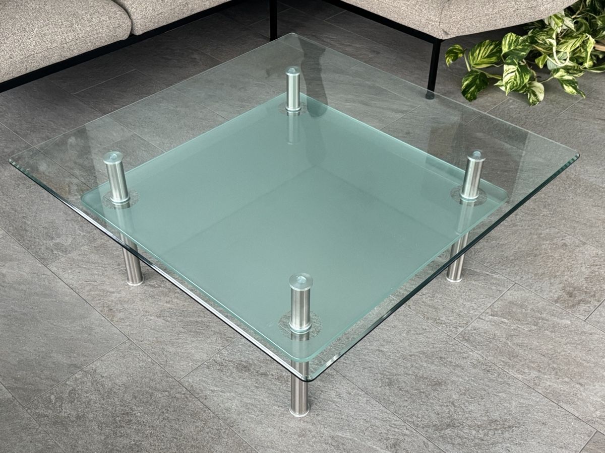 Tavoli: Couchtisch aus Glas mit Metallbeinen – Usato da Zug venduto da baikalina
