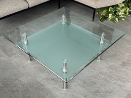 Couchtisch aus Glas mit Metallbeinen