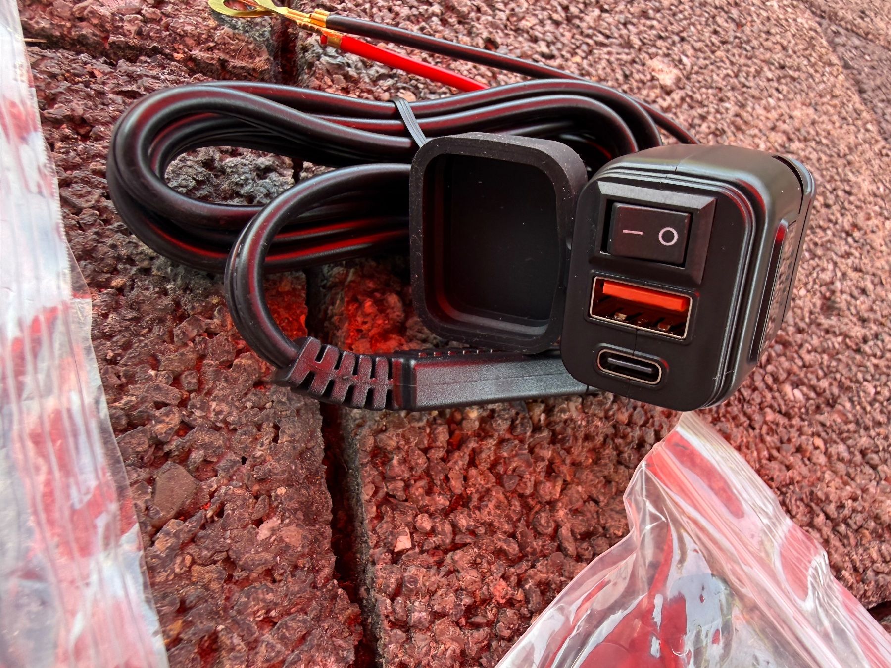 Batterieladegeräte: Motorrad Adapter – Gebraucht aus Münchwilen TG von DieVierVilas