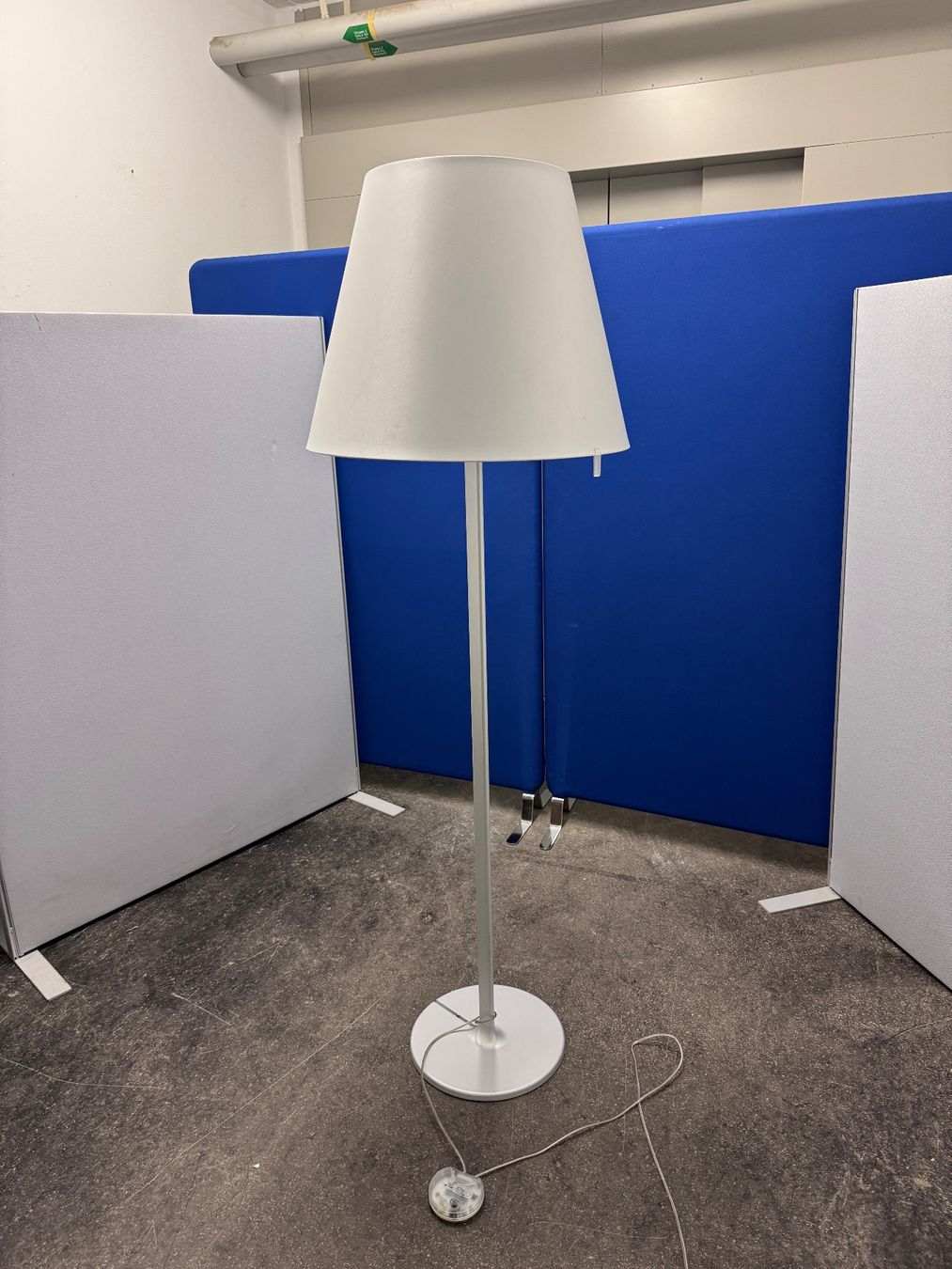 Artemide Lampade: Stehleuchte Artemide Melampo Mega Terra – Usato da Bern venduto da samryan