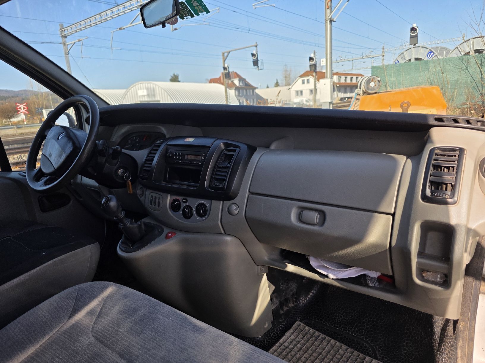 Veicoli commerciali: Renault Trafic 2.0L Diesel – Usato da Dulliken venduto da Sam_Baumaschine 3