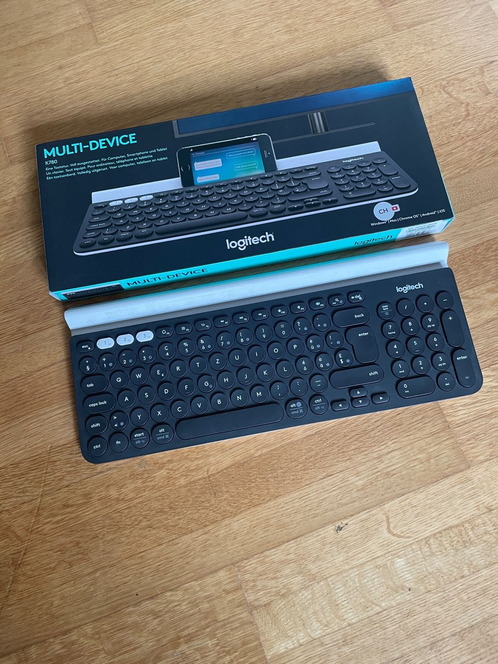Logitech Tastaturen: Logitech K810 CH Multi-Device Tastatur – Gebraucht aus Küsnacht ZH von burningfish