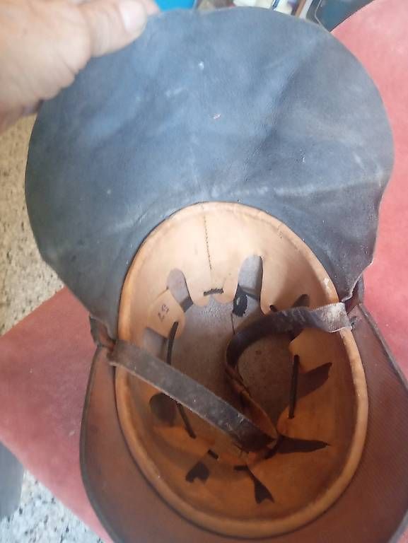 Pompieri: Feuerwehr Helm aus Leder – Usato da Basel venduto da Petergunn 1