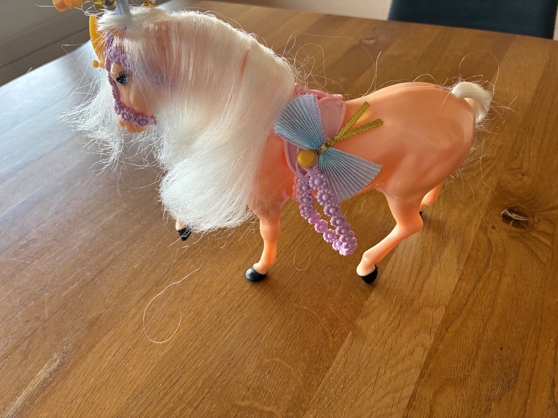 Bambole: 3 barbie pferde mit Zubehör – Usato da Münchenstein venduto da anj_c28s 4