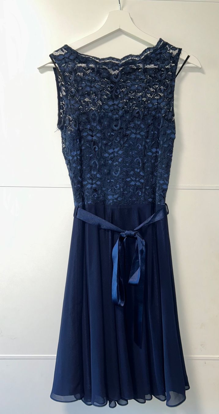 Vestiti: Damenkleid dunkelblau Grösse S/36 Spitze – Usato da Luzern venduto da nin_852n