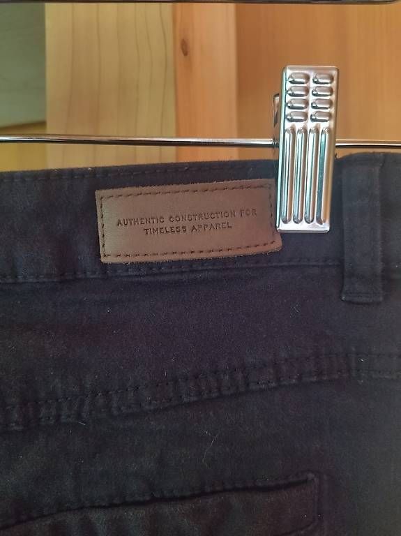 Gonne: H&M Basic Black Skirt – Usato da Ochlenberg venduto da Pbw_ardrobe 2
