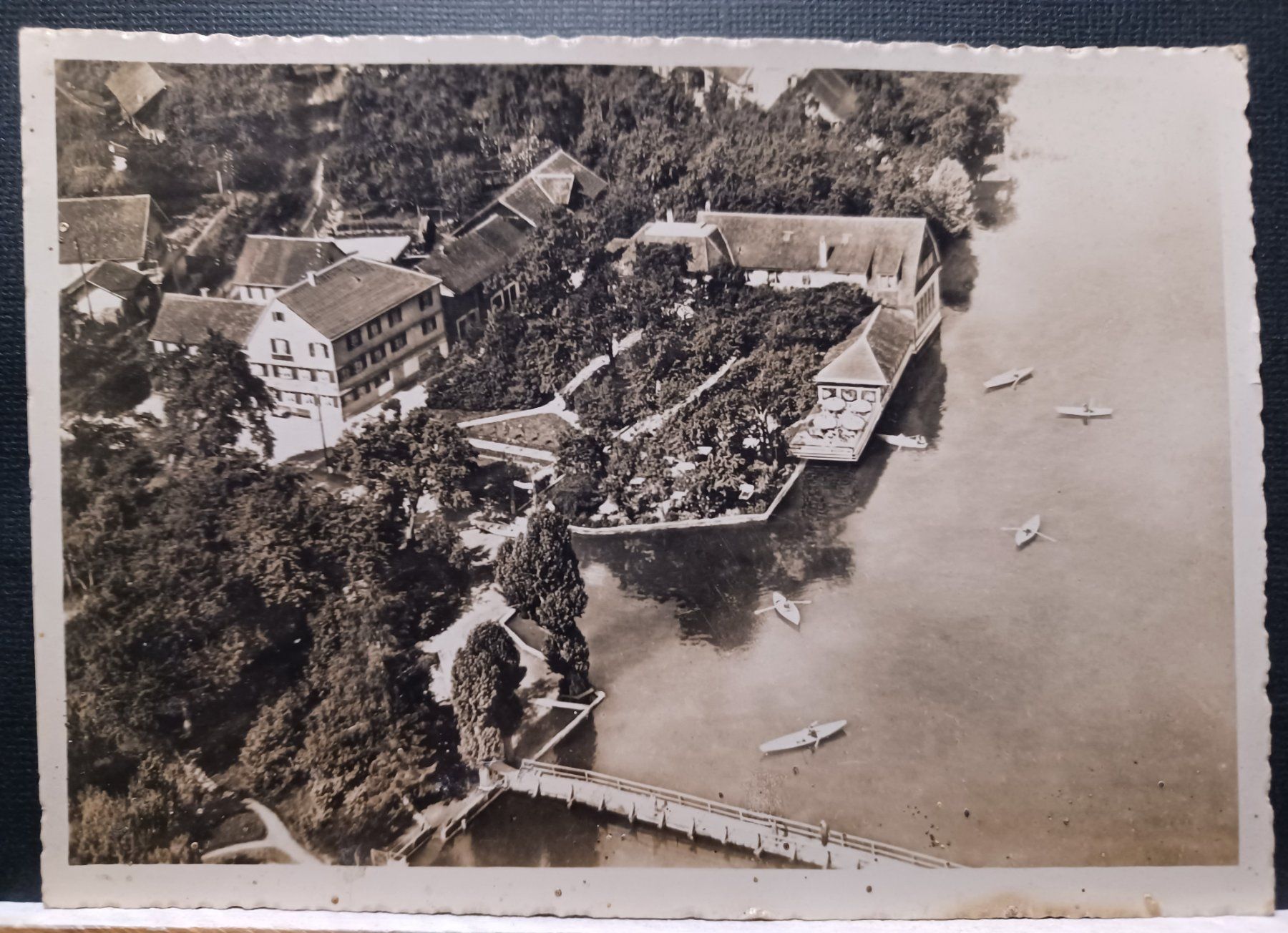 Cartoline postali: Luftbild Swissair, Hotel Schiff, Mannenbach, 1949 – Usato da Aarau Rohr venduto da mgvw