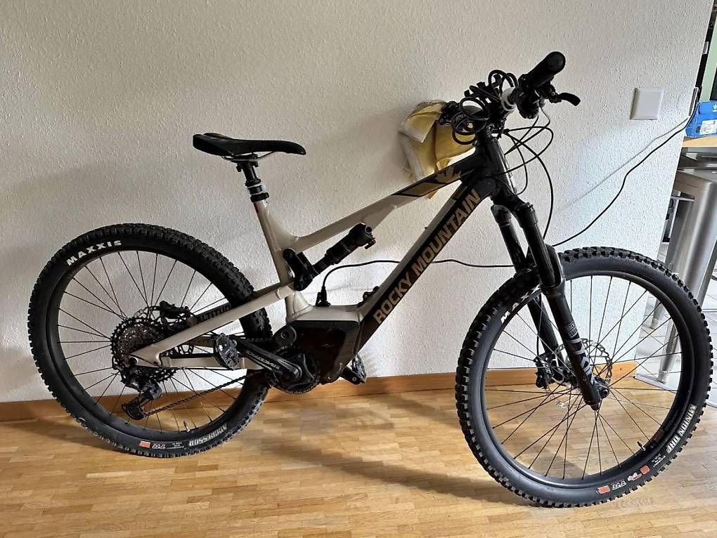 Vélos: Vélo électrique  – D'occasion à Petit-Lancy par stellina69