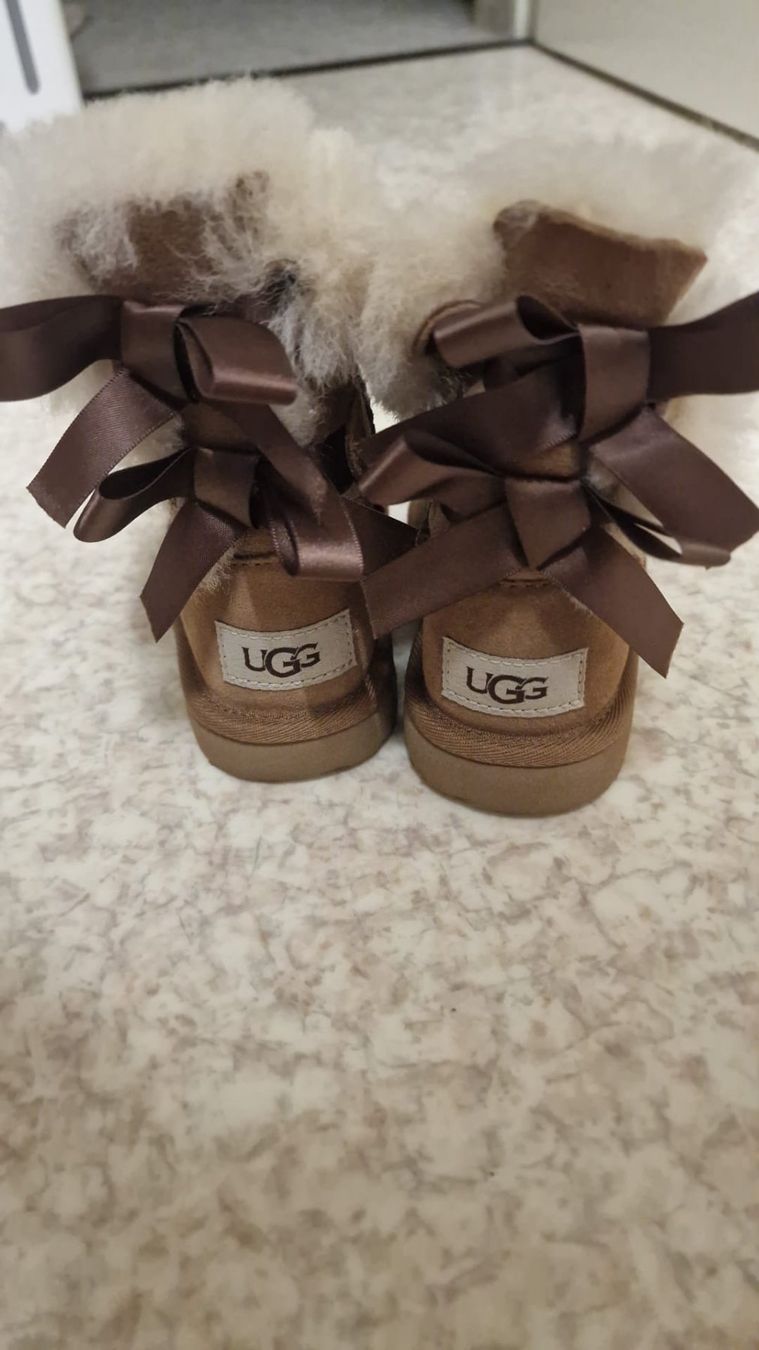 Ugg Scarpe per ragazze: UGG boots neuwertig gr. 25 – Usato da Seftigen venduto da G00 2