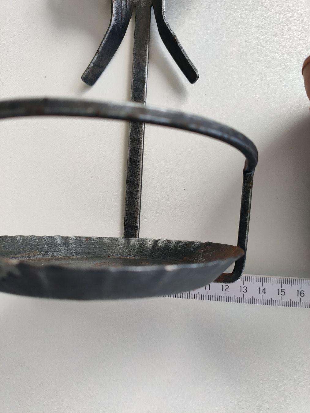 Eisenwaren: Blumenhalter zum aufhängen Metall mit Topf - Vintage Design – Gebraucht aus Gipf-Oberfrick von minini 8
