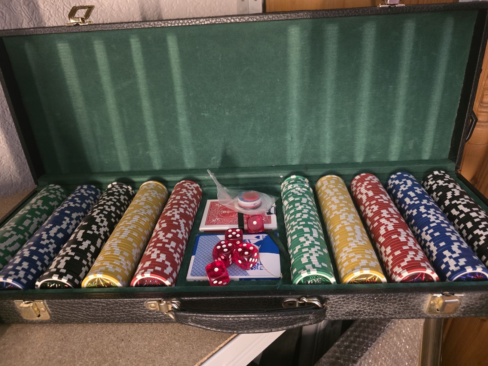 Jeux: Pokerkoffer "Arrow for professionals" (ca. 500 Chips) – D'occasion à Olten par Prinzenstyle