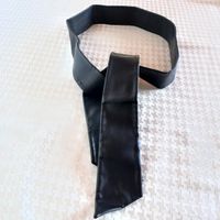 Ceinture large en simili cuir noir 