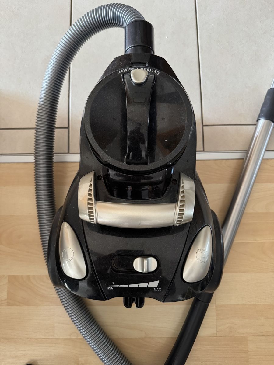 Primotecq Aspirapolveri & Accessori: Fust Primotecq Staubsauger CST 500 - Saugstark! – Usato da Zermatt venduto da Oli4.c