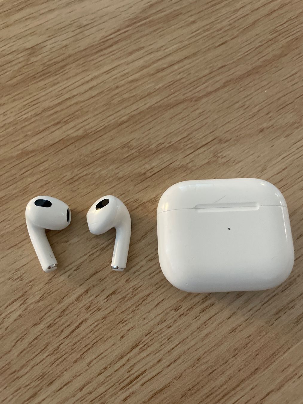 Apple Cuffie: Apple AirPods 3. Generation mit Ladecase weiss – Usato da Bern venduto da carmelina_ 1