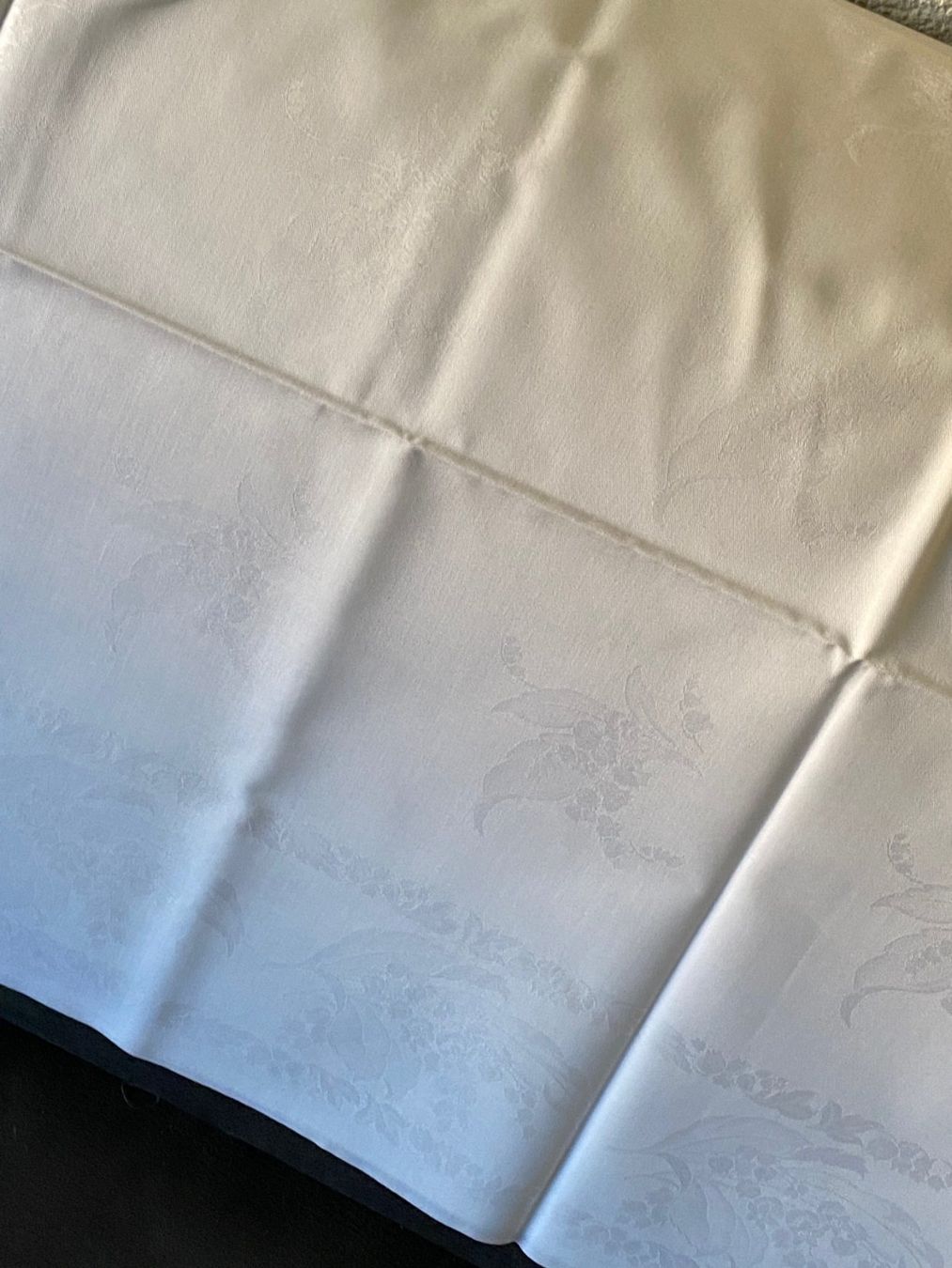 Altra biancheria da tavola: Tischtuch mit feinem Muster  ca 128 x 152 cm – Usato da Allenwinden venduto da Obalu 2