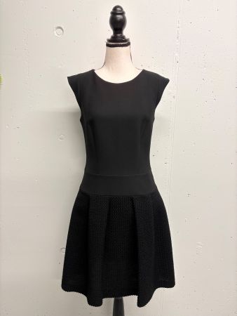 Hugo Boss Kleid schwarz Gr. 36 ärmellos ausgestellt