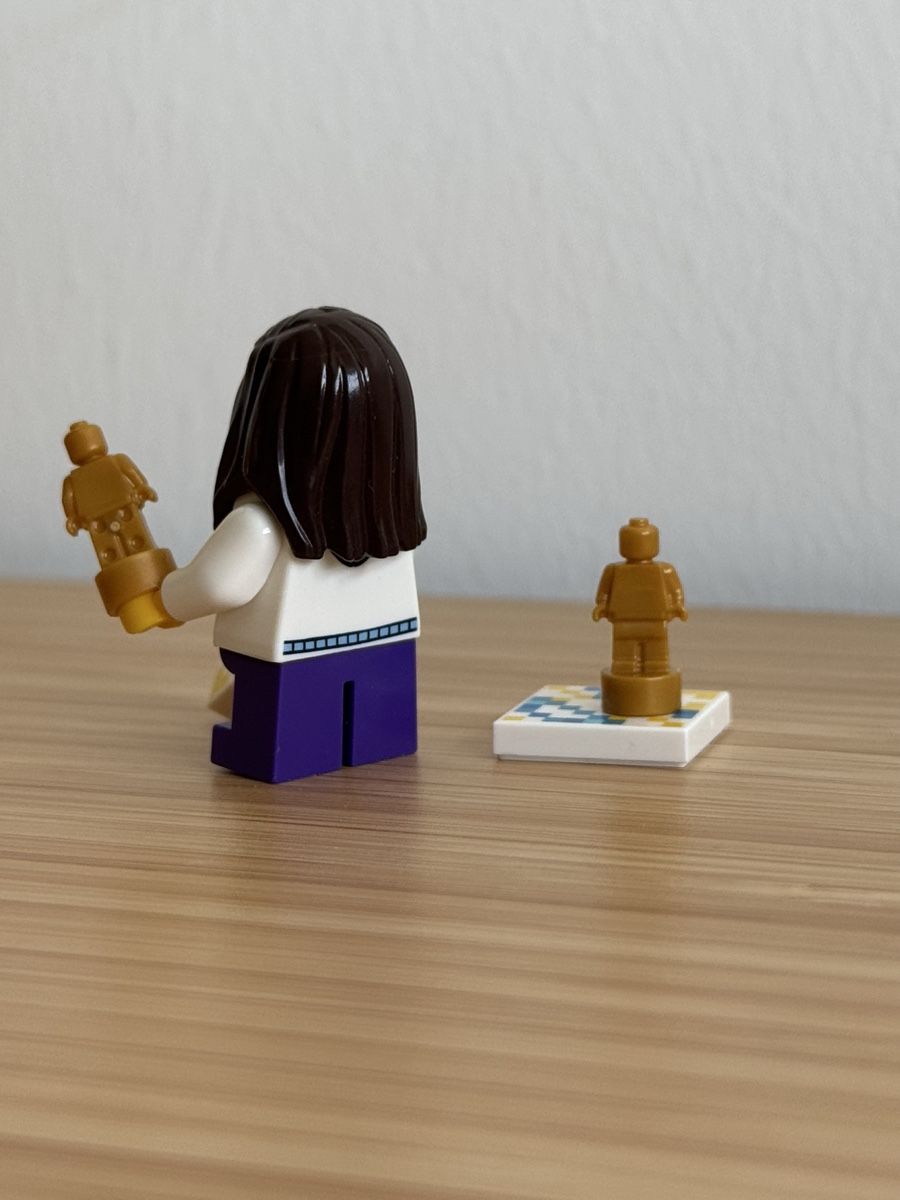 Lego Statuette: Lego Minifigur Mädchen Nr. 4 – Nuovo (secondo la descrizione) da Neuhausen am Rheinfall venduto da Laghi 1