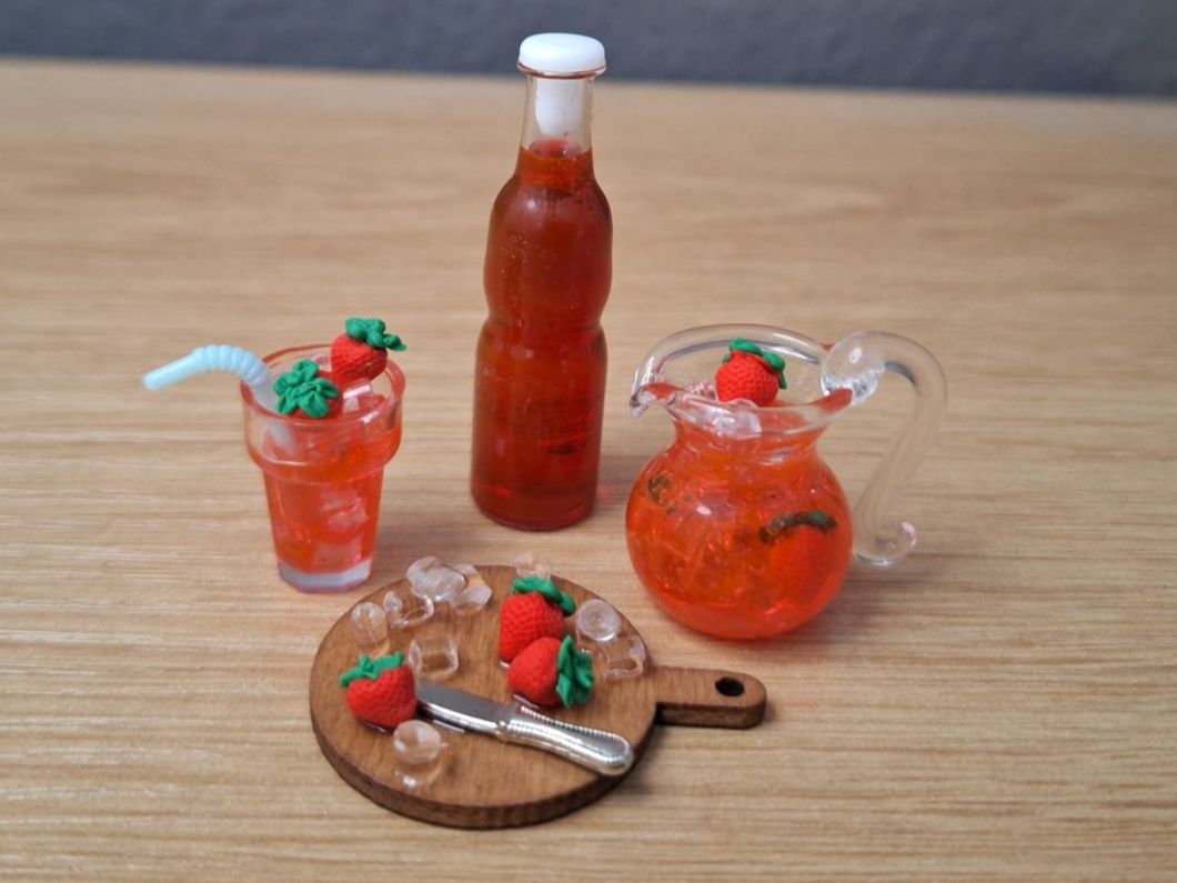 Case e mobili per bambole: Handmade Erdbeersirup Set – Nuovo (secondo la descrizione) da Zürich venduto da HandmadeTinyFood