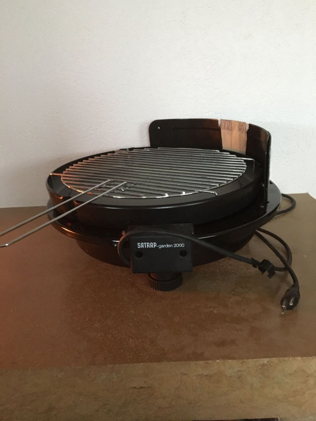 Grills: Grill électrique Satrap 2000 – Gebraucht aus Montsevelier von Batson