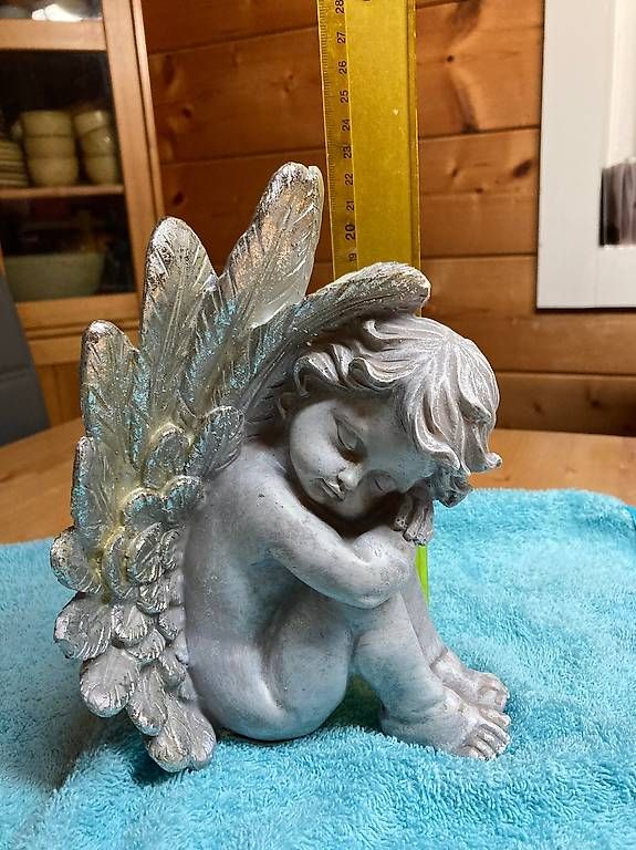 Statuette: Dekor Engel sitzend, ca. 23 cm hoch – Nuovo e nell'imballaggio originale da Wölflinswil venduto da Rhof 3