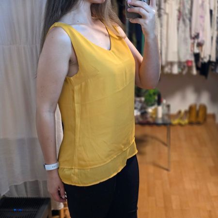 Ockerfarbene Bluse mit Rückendetail Janina