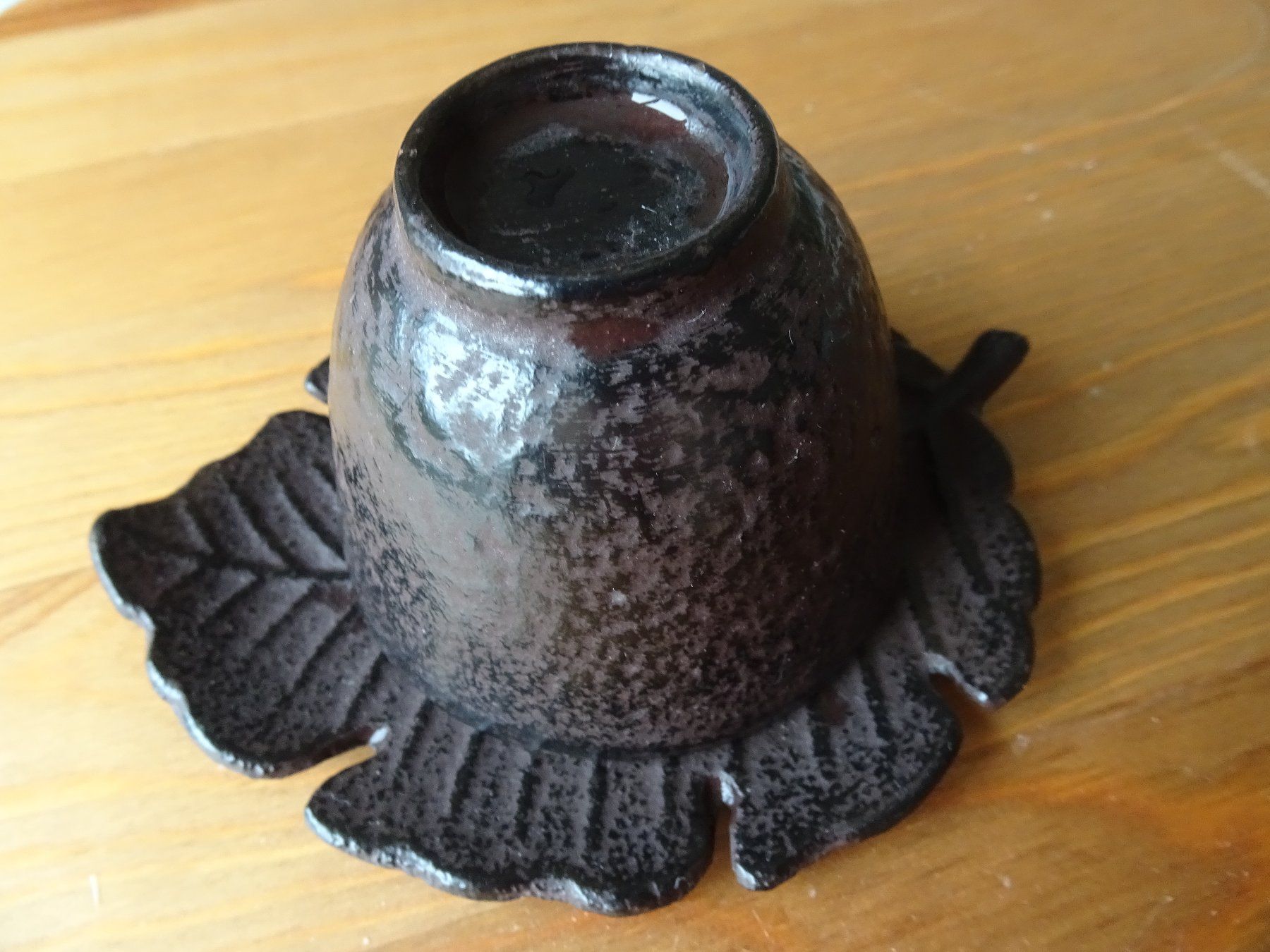 Tazze: Wunderschöne gusseiserne Teeschalen mit Untersatz – Usato da männedorf venduto da purzelchen 1