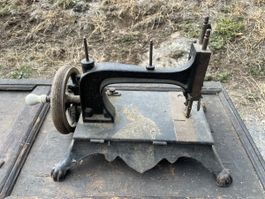 Antike Kindernähmaschine aus Gusseisen – Handkurbel – ca. 19