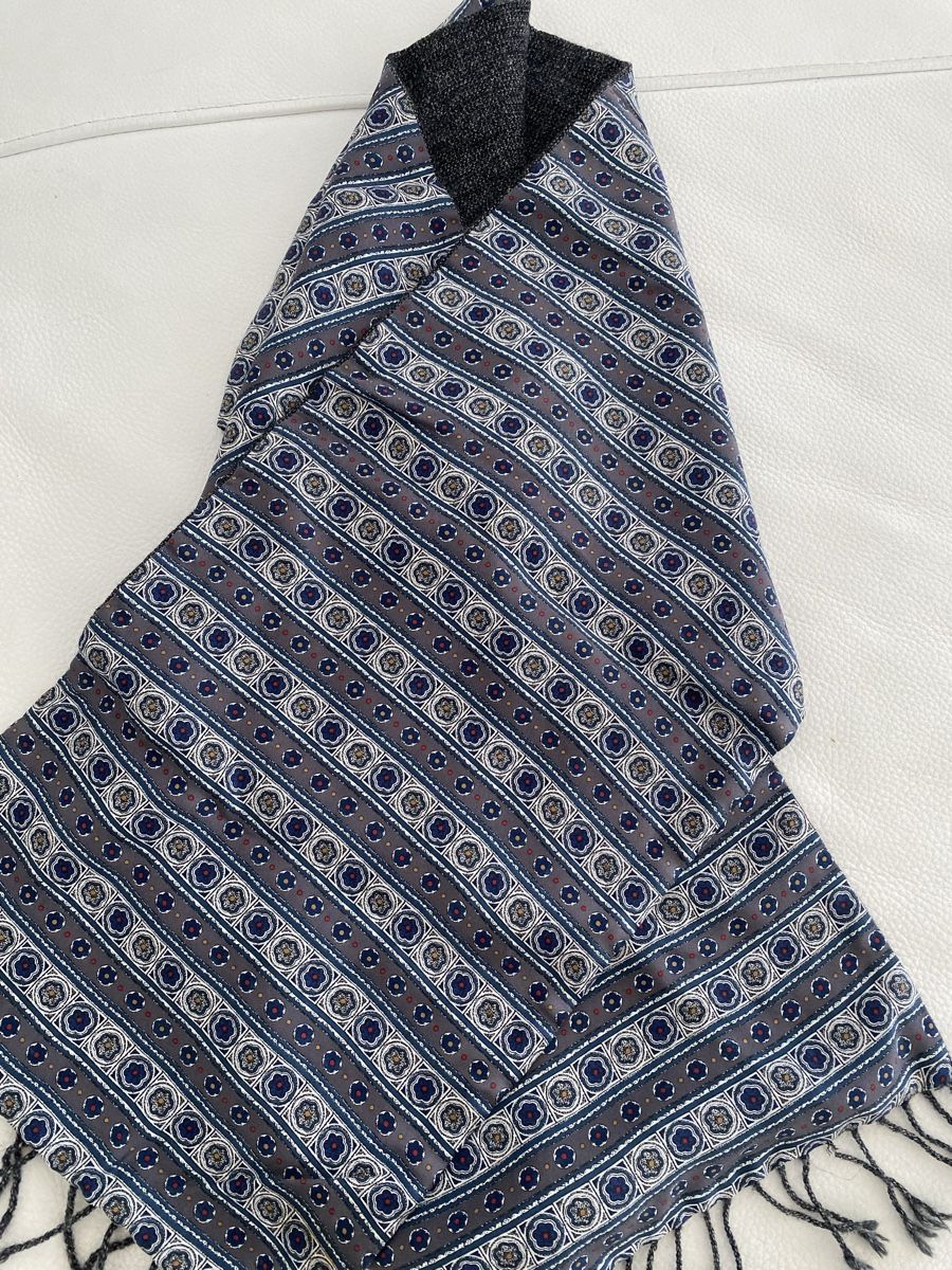 Foulards & écharpes: Schal aus wolle / Seide – D'occasion à Opfikon par Luis144