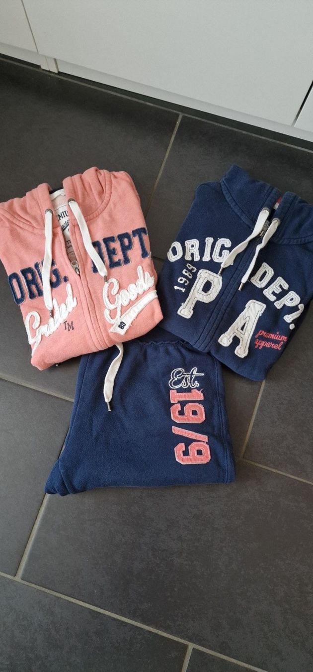 Lotti di vestiti: Trainerhose und Jacken – Usato da Oftringen venduto da bin_2wk8