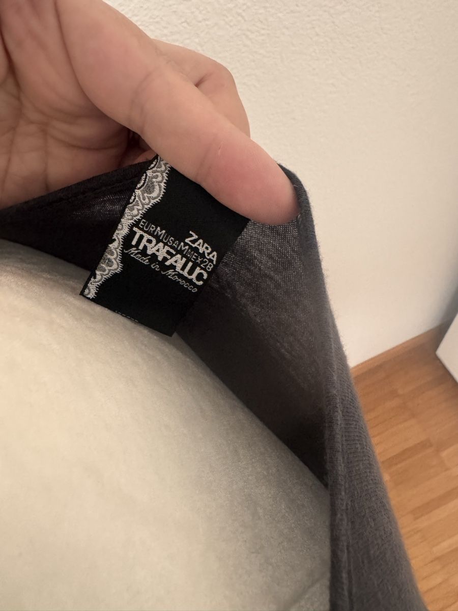 Zara T-shirt: Zara spitz T-shirt Gr.M – Usato da Pfäffikon SZ venduto da EMMA0111 2