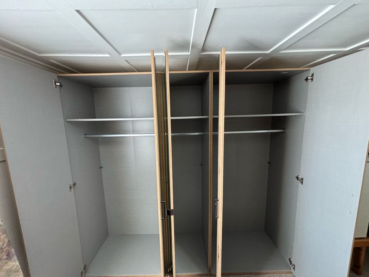 Schränke: Kleiderschrank mit Spiegel – Neu (gemäss Beschreibung) aus Balgach von Miisarah 1