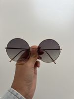 Lunettes de soleil Linda Farrow rondes plaquées or. 