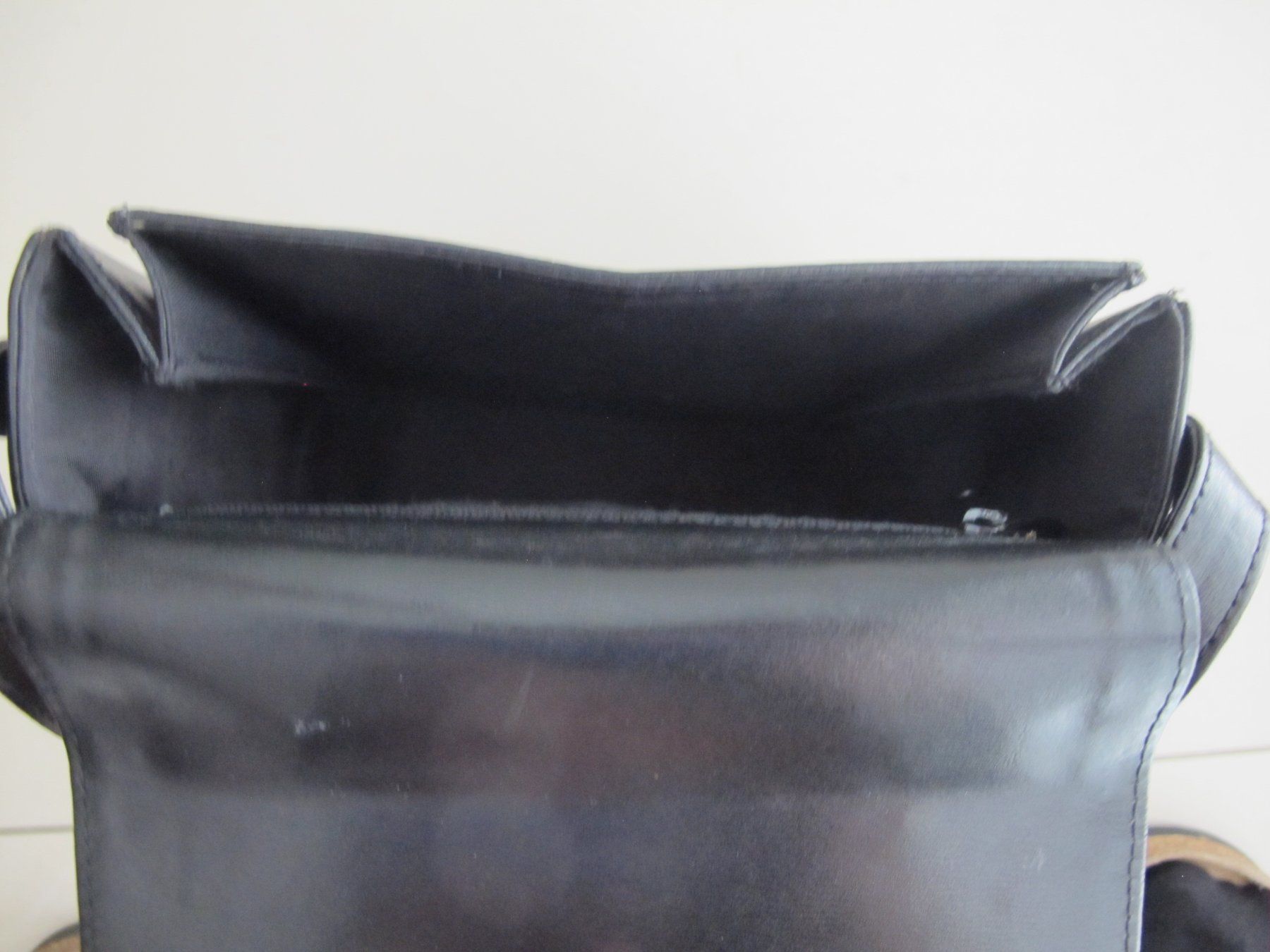 Borse da donna: Leder-Handtasche Mandarina Duck – Usato da Zug venduto da Vesi8 3