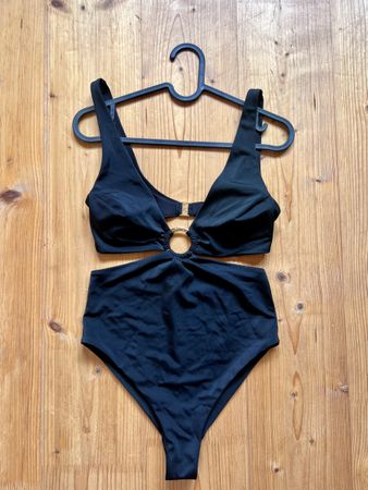 Damen Badeanzug schwarz mit Cut out