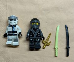 2 stück LEGO Ninjago Minifiguren Zane und Jay.