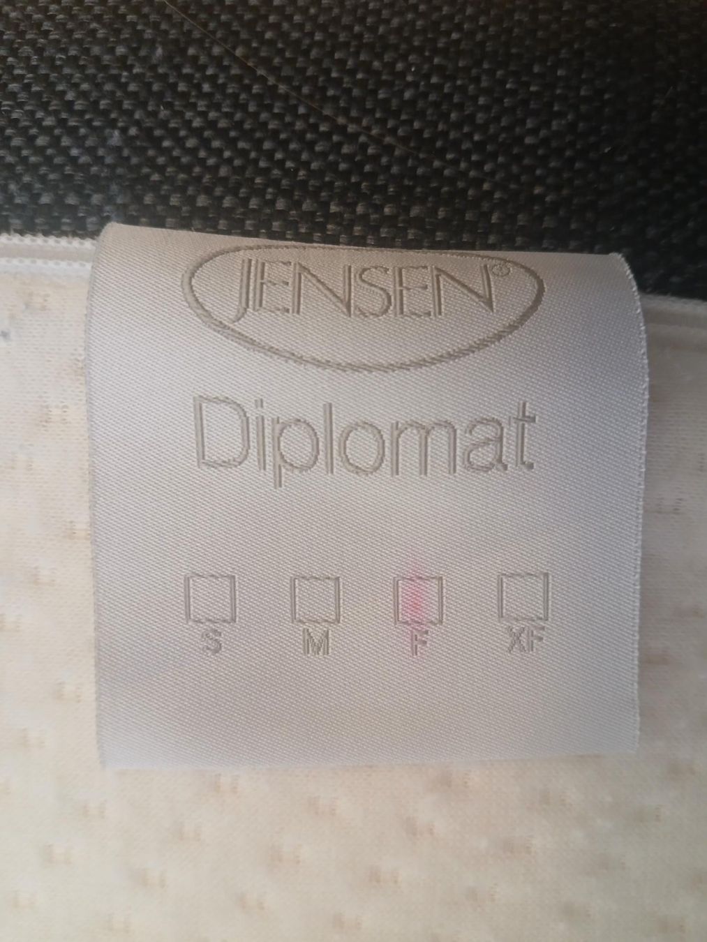 Jensen Letti: Boxspringbett Jensen Diplomat 180x200 – Usato da Schaffhausen venduto da DubDavis 2