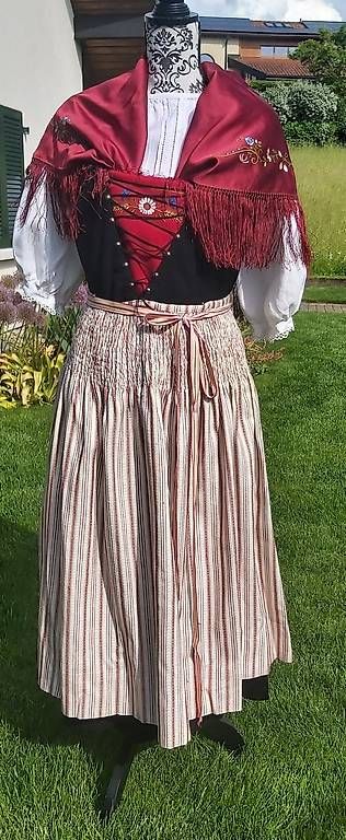 Vestiti: Schwarzbuebe Festtags Tracht – Usato da Hochwald venduto da Voegben