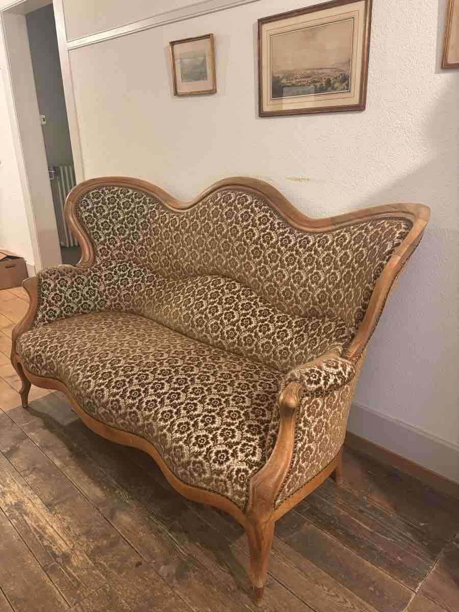 Divani: Antikes Sofa aus Holz mit Stoffbezug – Usato da Muri AG venduto da simu_98