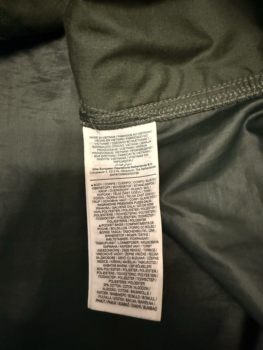 Nike Vestes: Nike Windjacke grün – Neuf (Voir description) à Näfels par sellmemoric 4