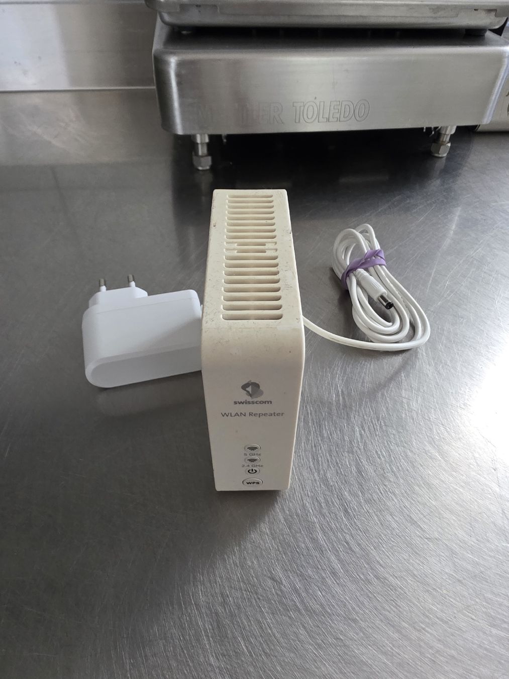 Swisscom WiFi: Swisscom WLAN Repeater mit Netzteil – Usato da Rüti ZH venduto da Isa8630