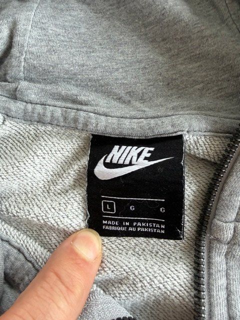 Nike Jacken: Nike Zip-Hoodie Grau, Grösse L – Gebraucht aus Hohenrain von Kiendan 4