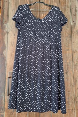 Betty Barclay Sommerkleid mit weissen Punkten