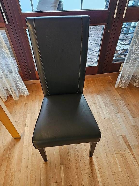 Chaises: Lederstühle pro Stuhl CHF 80.- – D'occasion à Neuenhof par Alexandrahuw