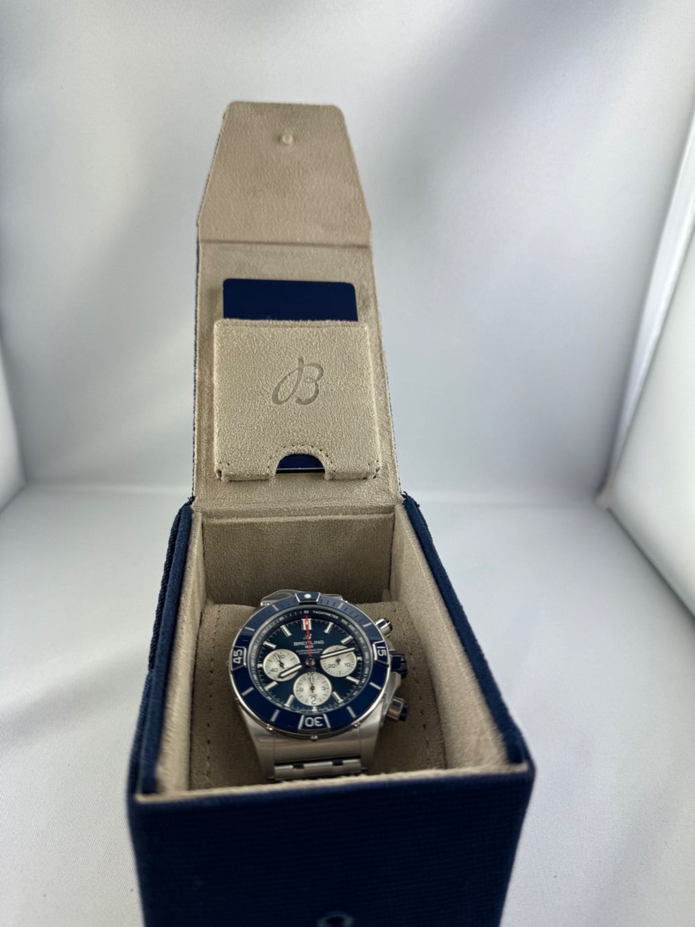 Breitling Orologi: Breitling Superchronomat B01 44mm Fullset – Nuovo e nell'imballaggio originale da Zürich venduto da Watchconnaisseur 5