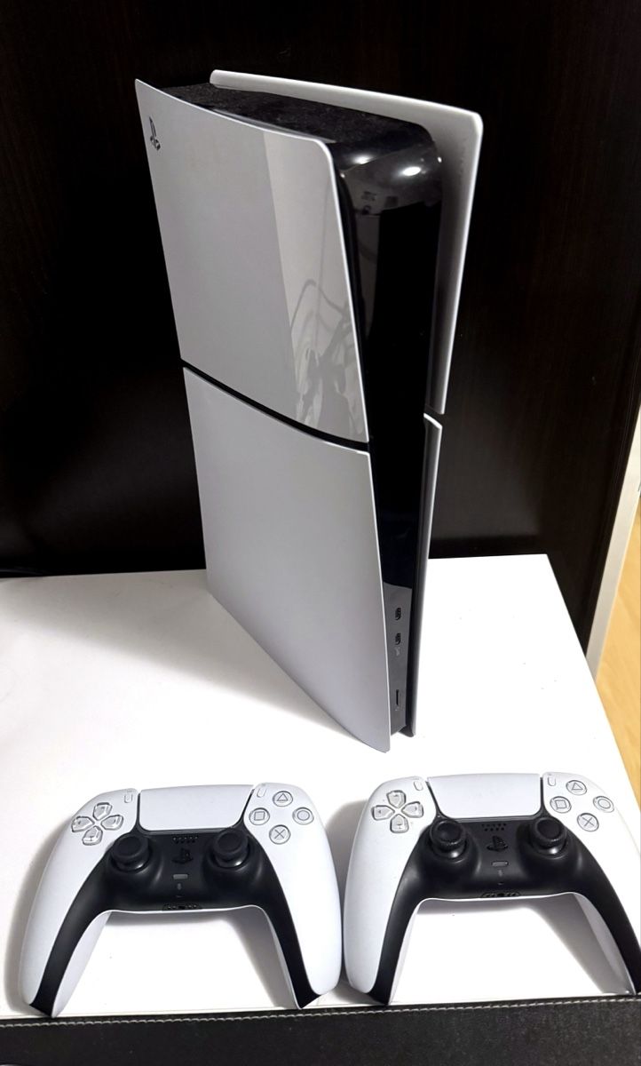 Sony Konsolen: Console PlayStation 5 Digital Edition avec 2 manettes – Gebraucht aus Villiers von nou_68rh