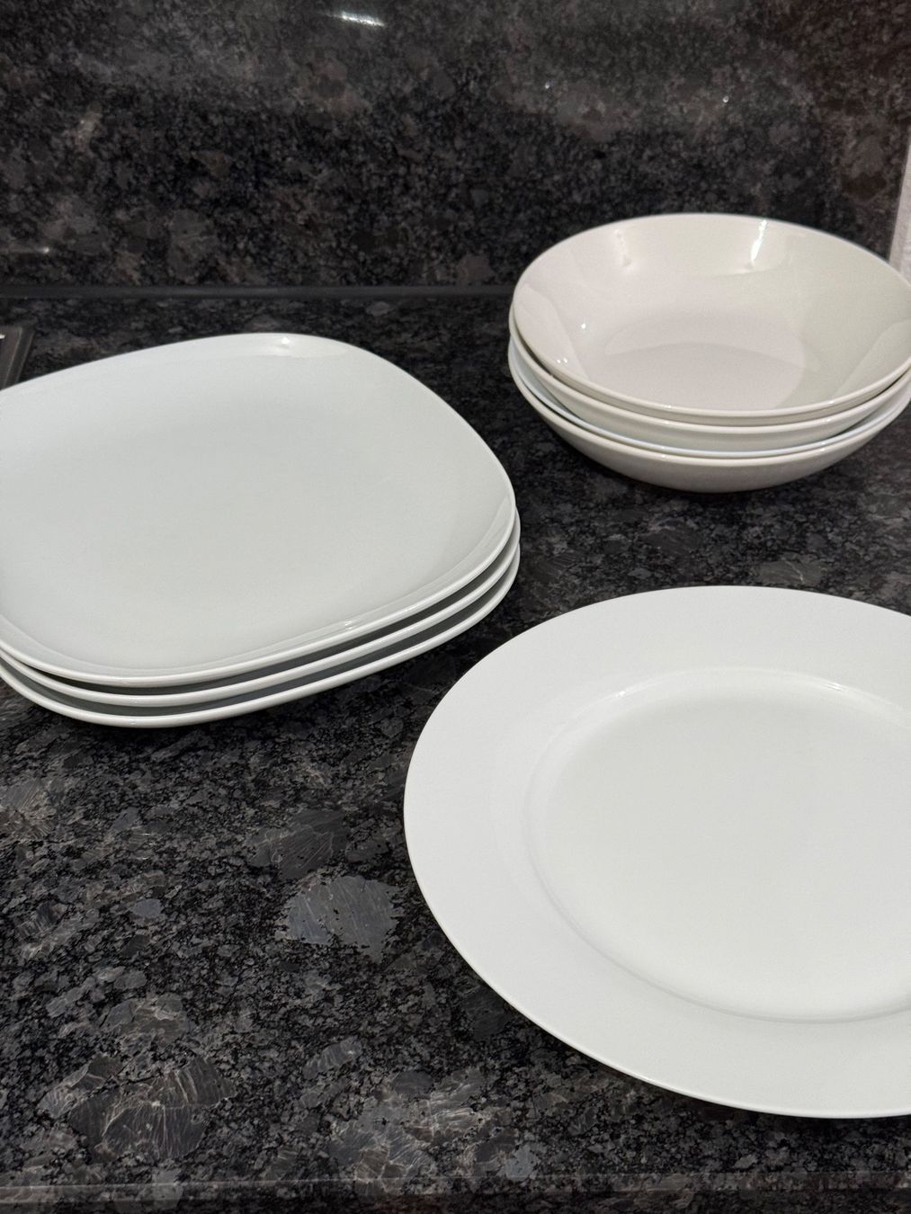Set di piatti: Dinnerware set – Usato da Zürich venduto da uk9_ghibli