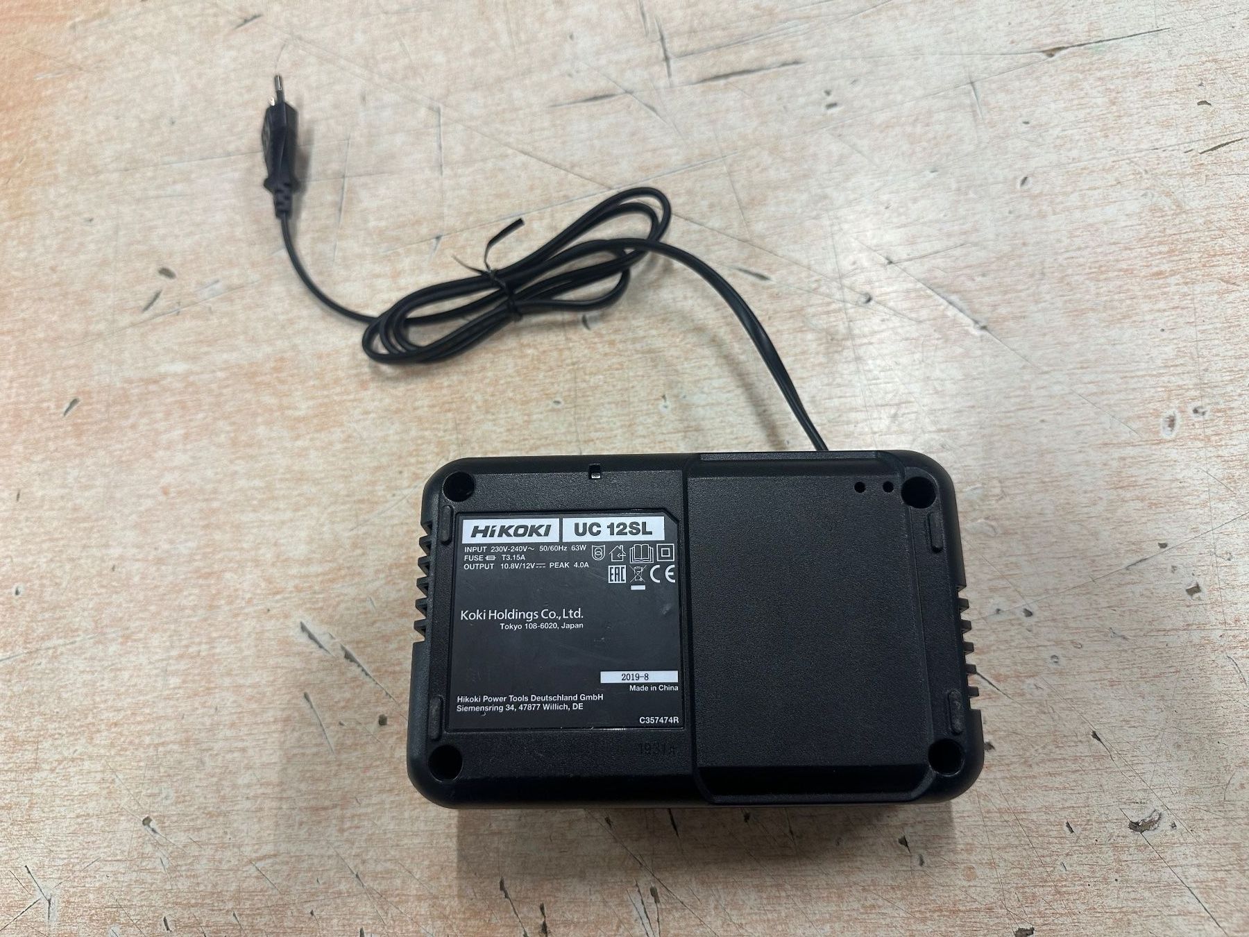 Akkus & Batterien: Hikoki Akku Ladegerät 12 Volt UC12SL – Gebraucht aus Uetendorf von Revotool