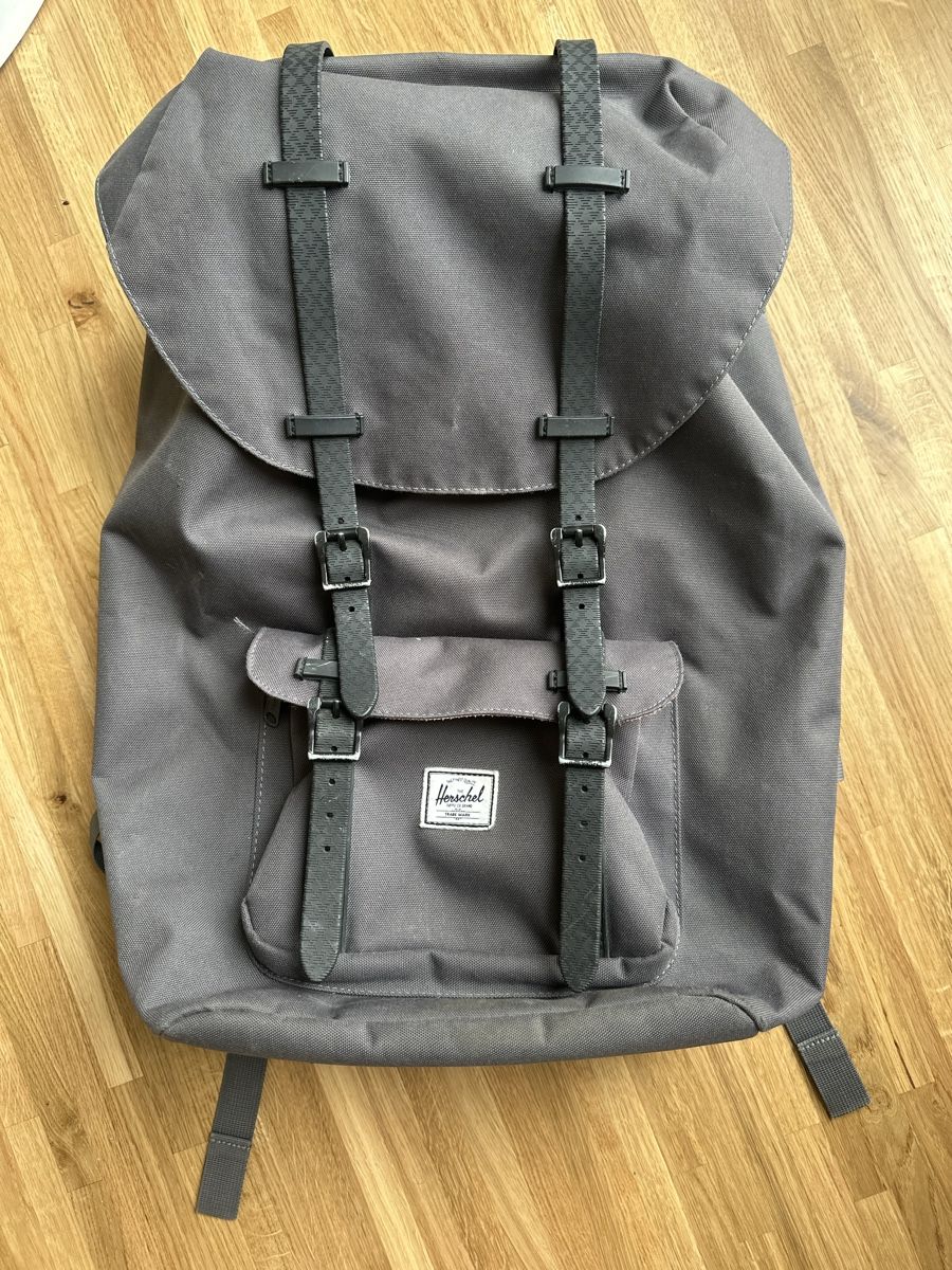 Herschel Zaini: Herschel Rucksack grau mit Laptopfach – Usato da Dübendorf venduto da nin_pw2s